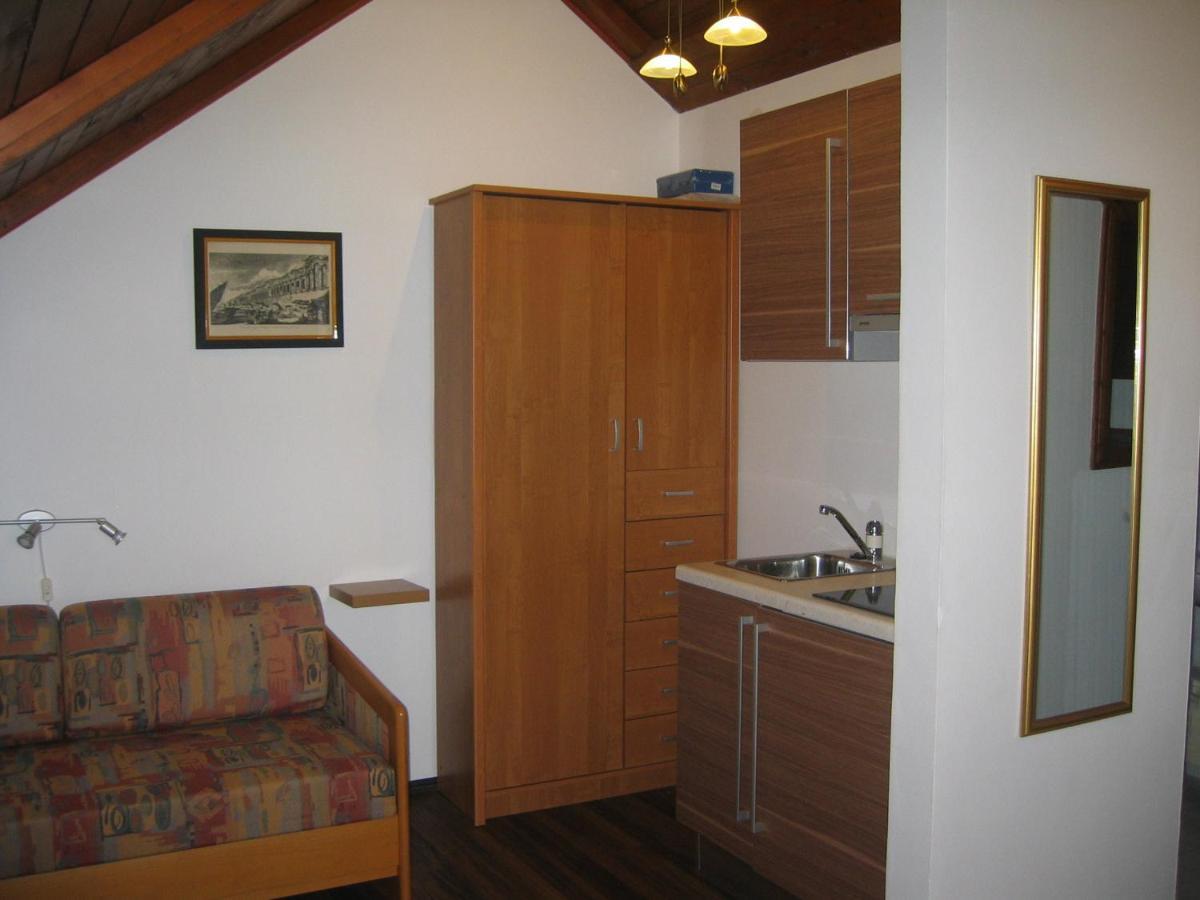 Apartments Larsen Omis Luaran gambar