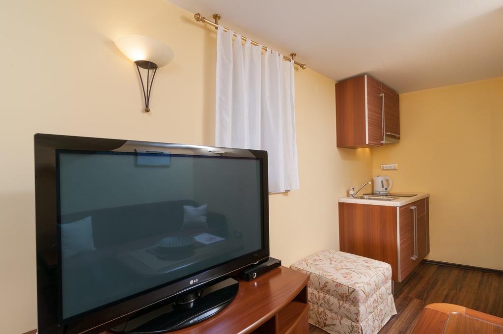 Apartments Larsen Omis Luaran gambar