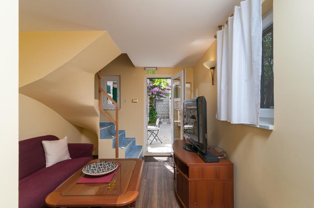 Apartments Larsen Omis Luaran gambar