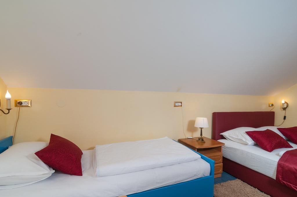 Apartments Larsen Omis Luaran gambar