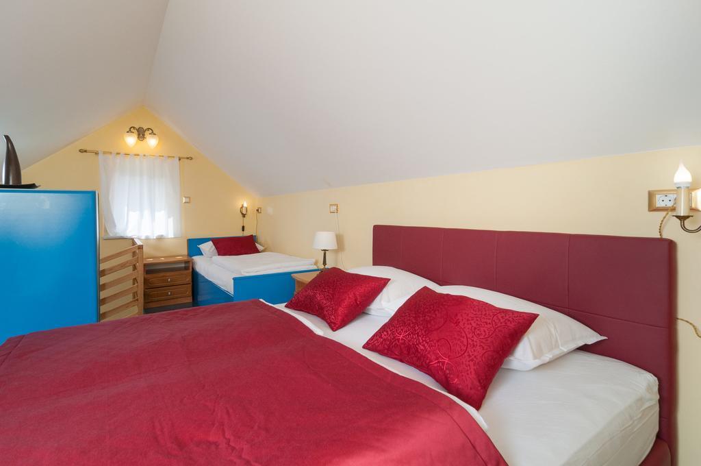 Apartments Larsen Omis Luaran gambar
