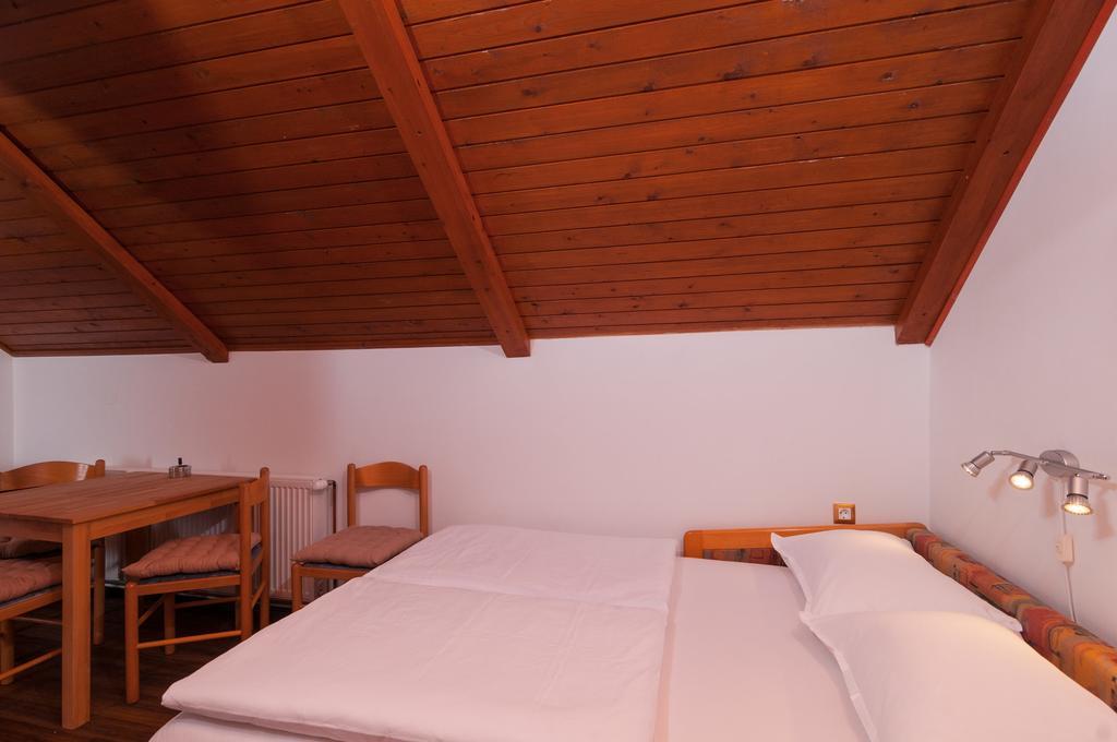 Apartments Larsen Omis Luaran gambar