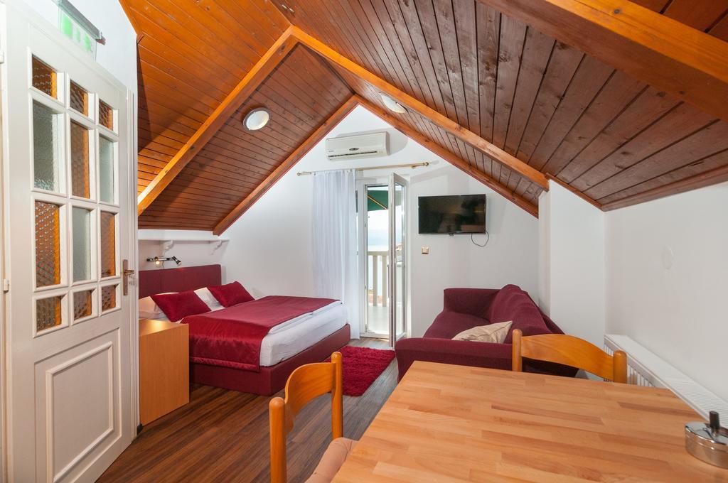 Apartments Larsen Omis Luaran gambar