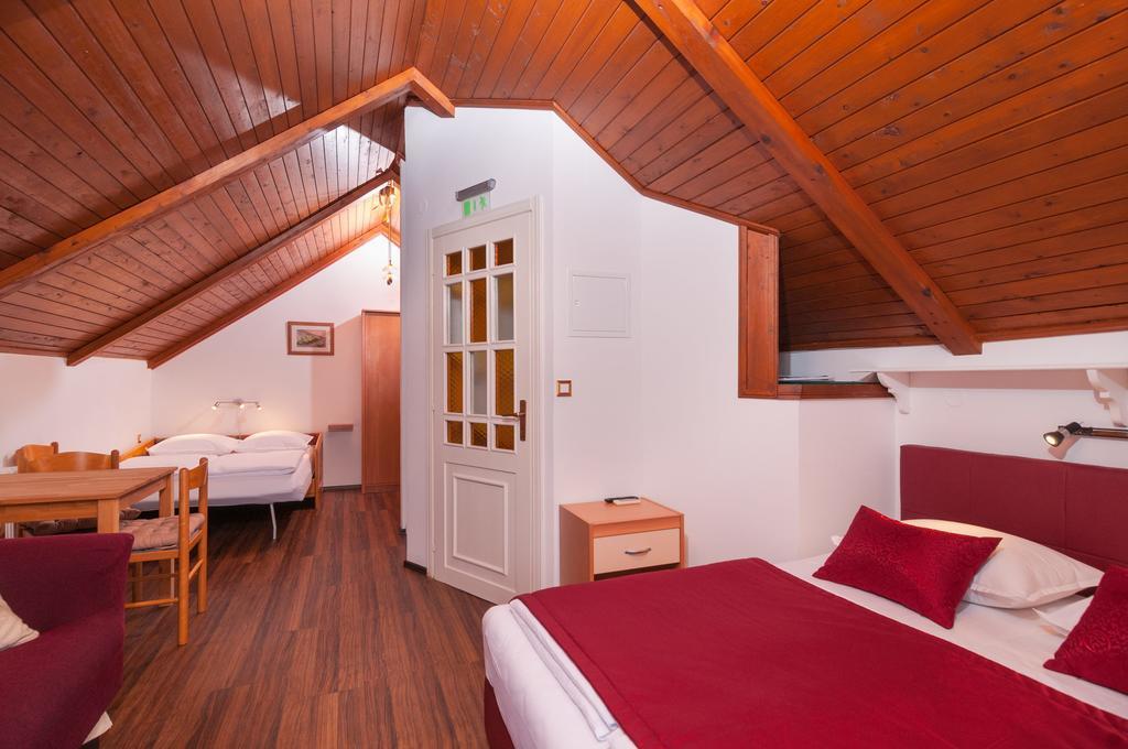 Apartments Larsen Omis Luaran gambar