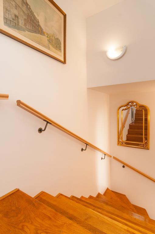 Apartments Larsen Omis Luaran gambar