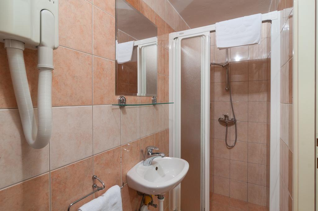 Apartments Larsen Omis Luaran gambar
