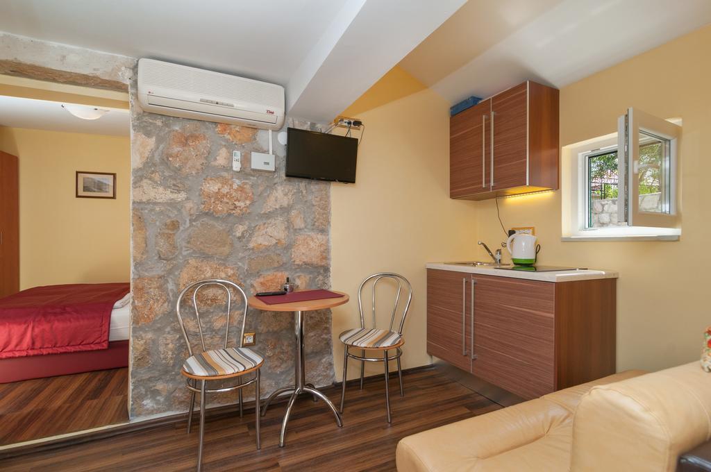 Apartments Larsen Omis Luaran gambar