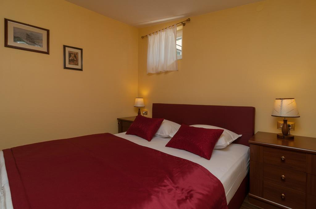 Apartments Larsen Omis Luaran gambar