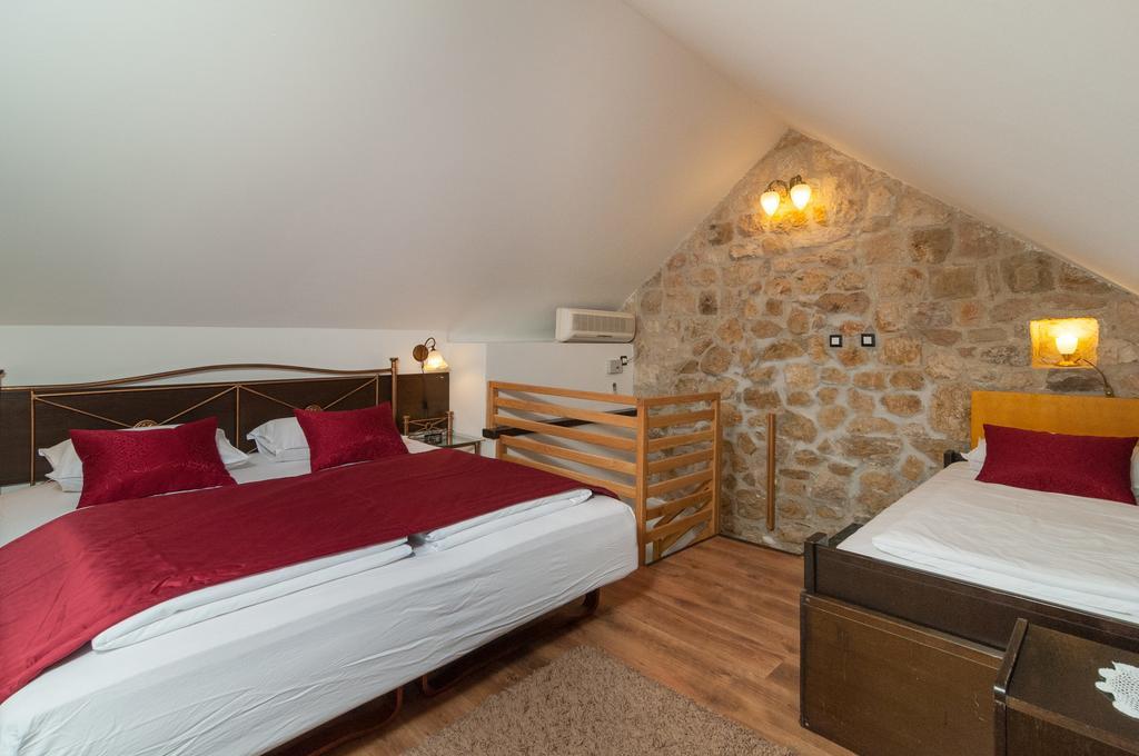 Apartments Larsen Omis Luaran gambar