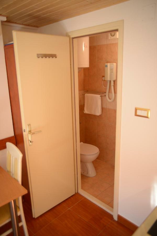 Apartments Larsen Omis Luaran gambar