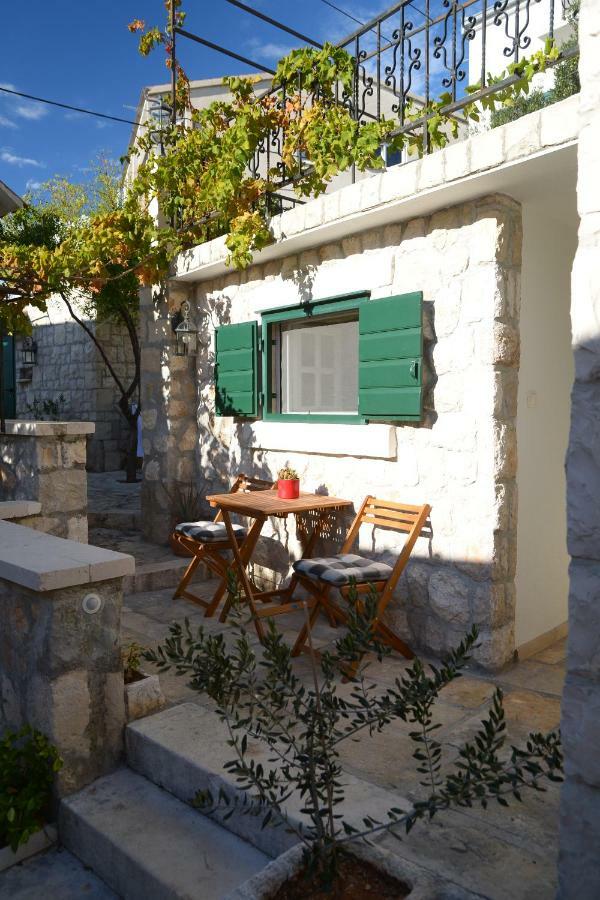 Apartments Larsen Omis Luaran gambar
