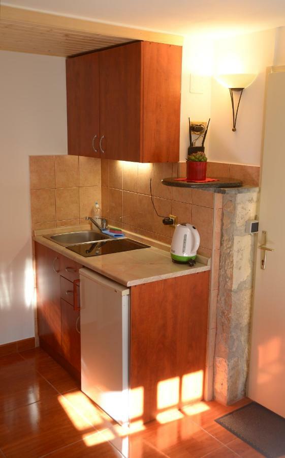 Apartments Larsen Omis Luaran gambar