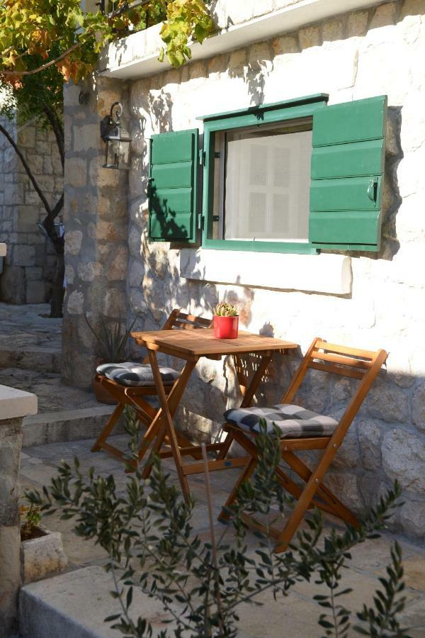 Apartments Larsen Omis Luaran gambar