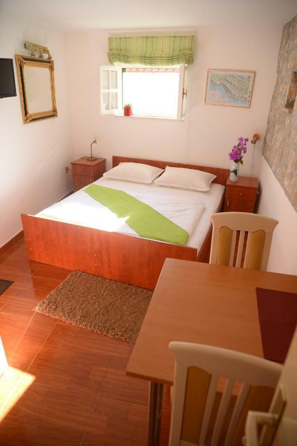 Apartments Larsen Omis Luaran gambar