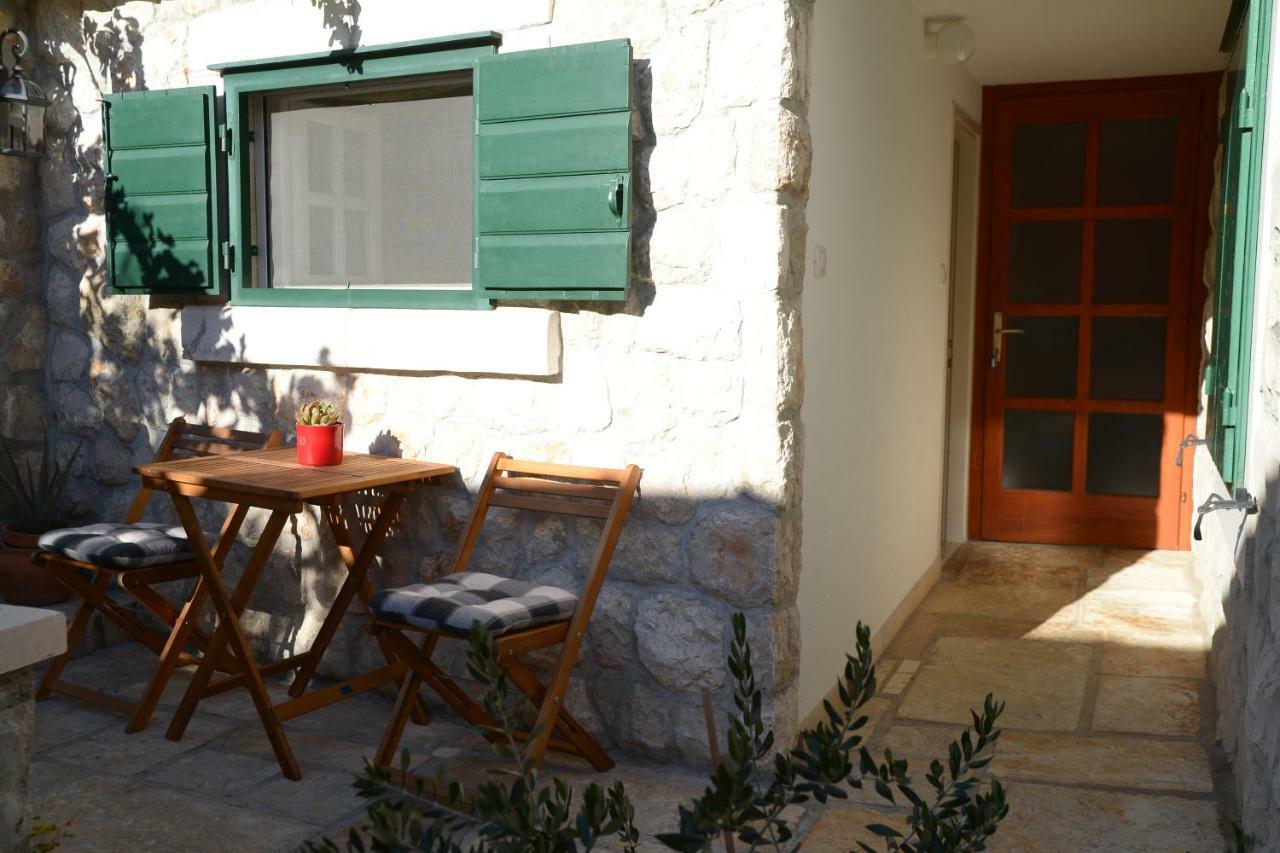 Apartments Larsen Omis Luaran gambar