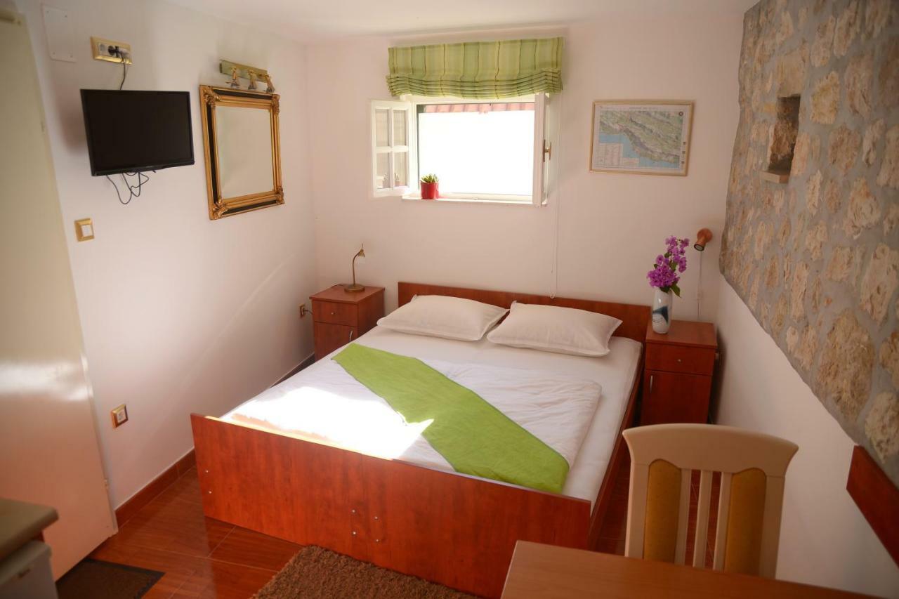 Apartments Larsen Omis Luaran gambar